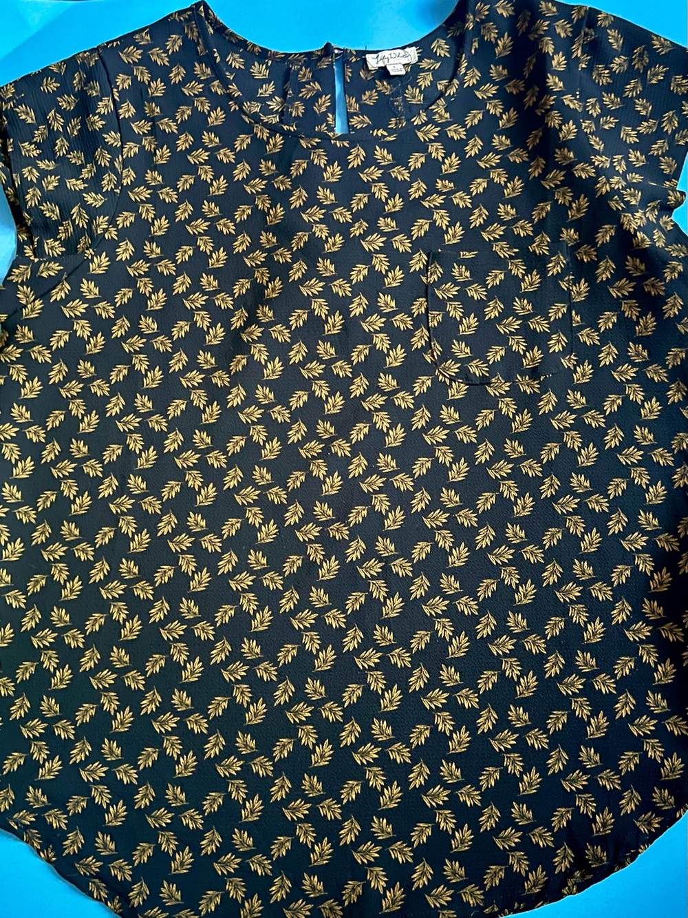 Lily White Black Gold Leaf Print Blouse Size L Short Sleeve Top